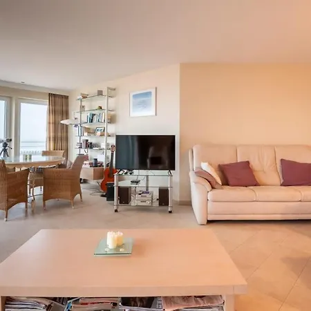 Marvelous With A Stunning View And Garage شقة